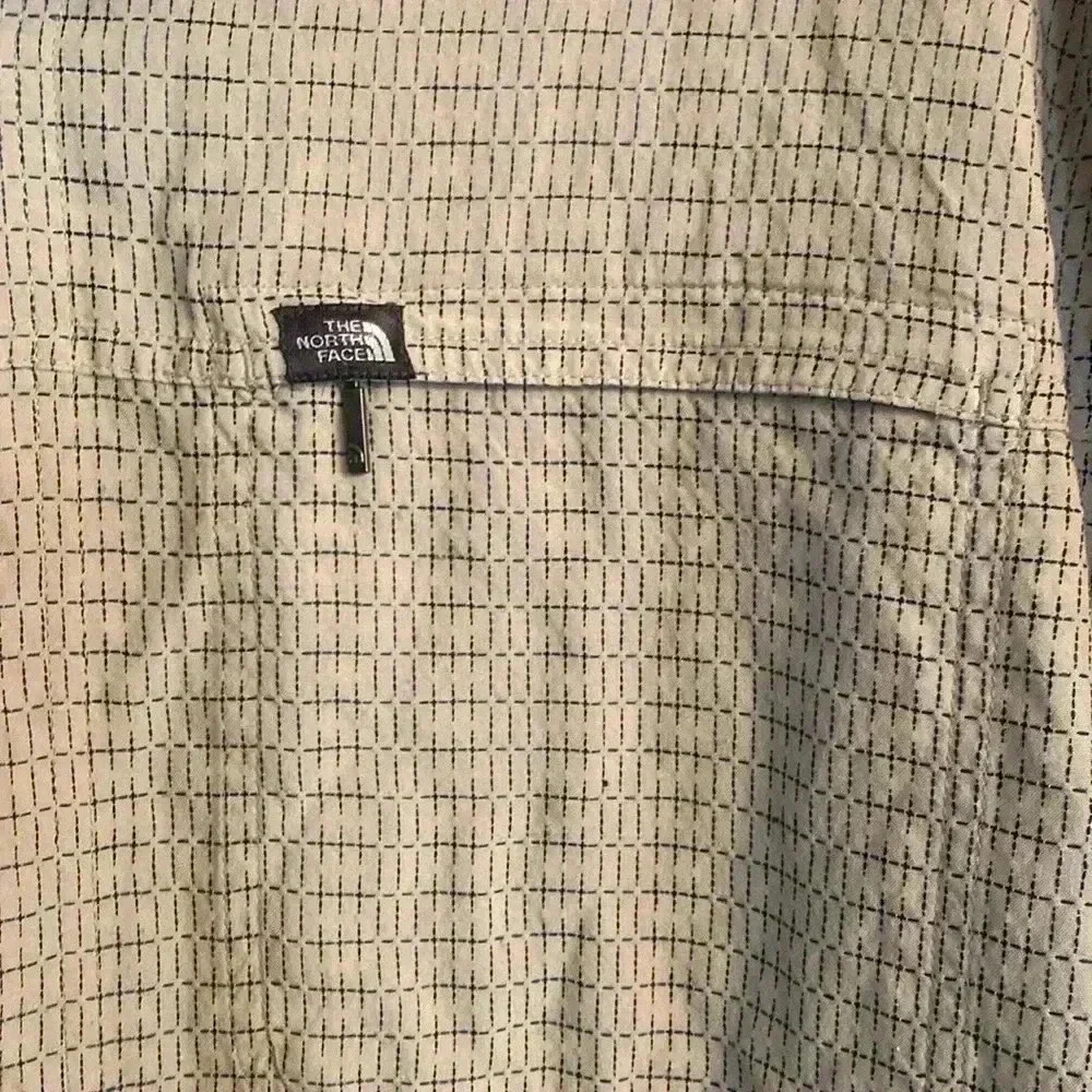 Northface men’s button up cream and blue collared shirt